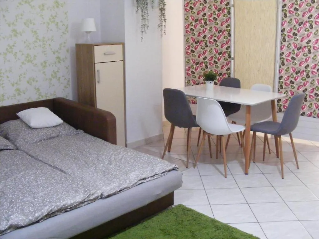 אגר Fortuna Apartman Studio דירה
