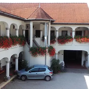 Bed & Breakfast Eden Panzio, Eger